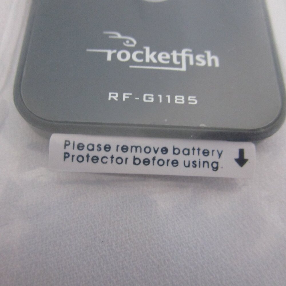 Rocketfish RF-G1185 4-Port HDMI Selector - Picture 11 of 14